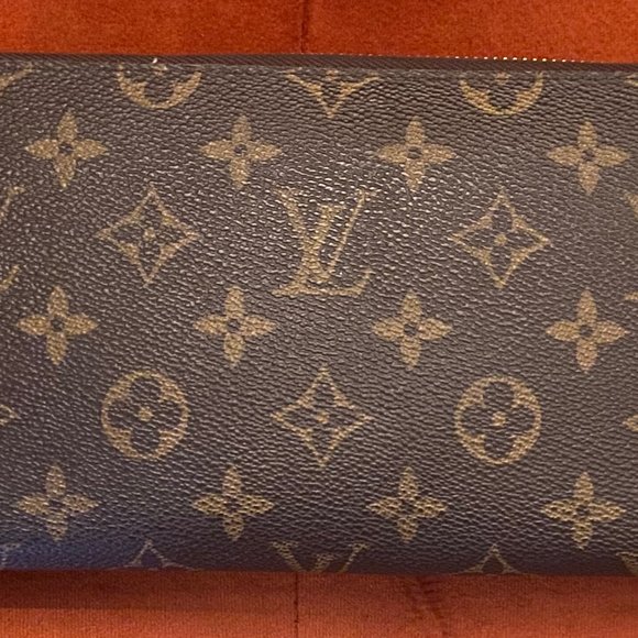 LOUIS VUITTON Monogram Canvas Wallet - Picture 2 of 4